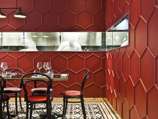 Red Truth: Le Vrai Brasserie and Boulangerie in Milan by Karine Lewkowicz