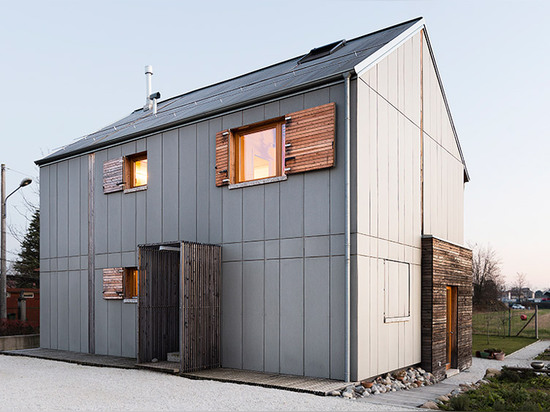 Paolo Carlesso clads Italian family house with cement panels