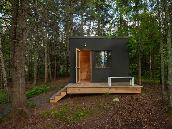 Timber gallery sits above the veranda of Salmela Architect's lakeside retreat