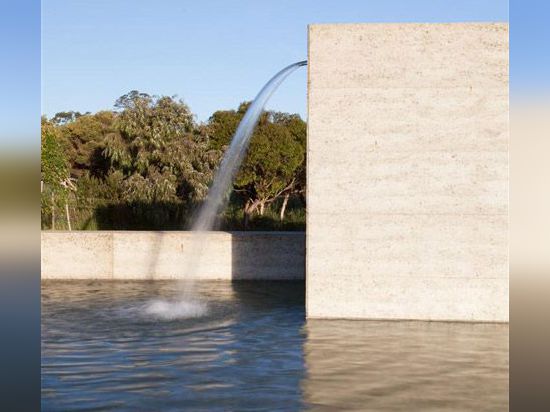 Equestrian centre on Australia's south coast features a curving rammed-earth wall