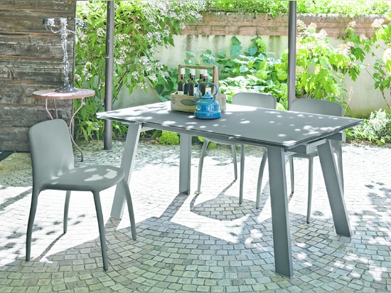 ITALIAN IDEAS: GIOVE DINING TABLE