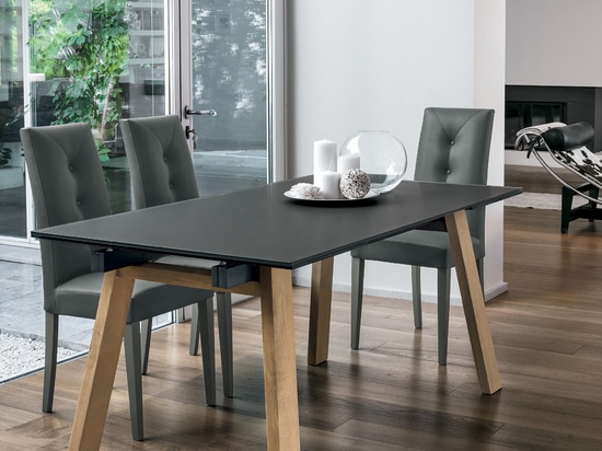 ITALIAN IDEAS: GIOVE DINING TABLE