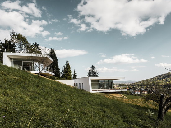 Love Architecture completes house of two halves overlooking an Austrian valley