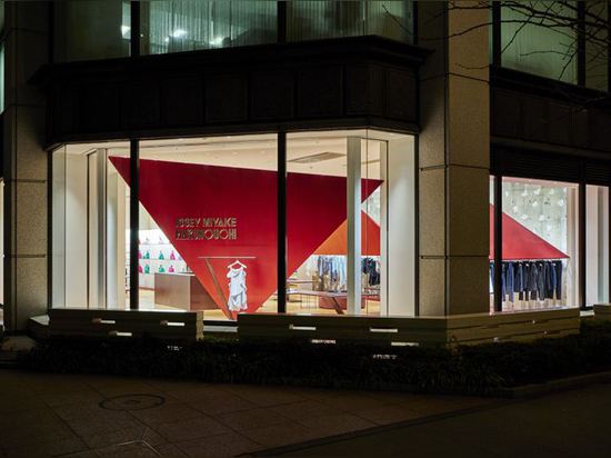 Tokujin Yoshioka installs giant red triangles for Tokyo Issey Miyake store