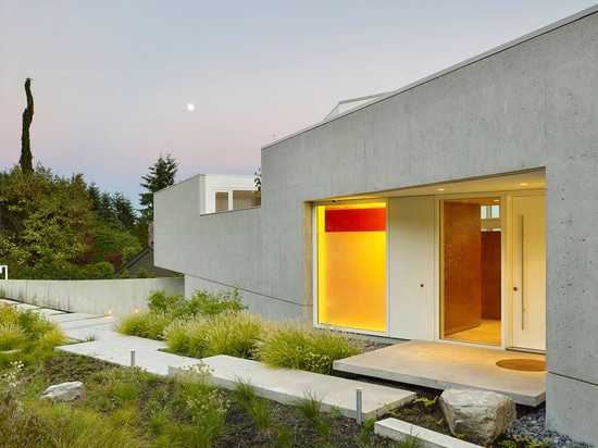 This New House In Vancouver Opens Up To A Deck And Swimming Pool