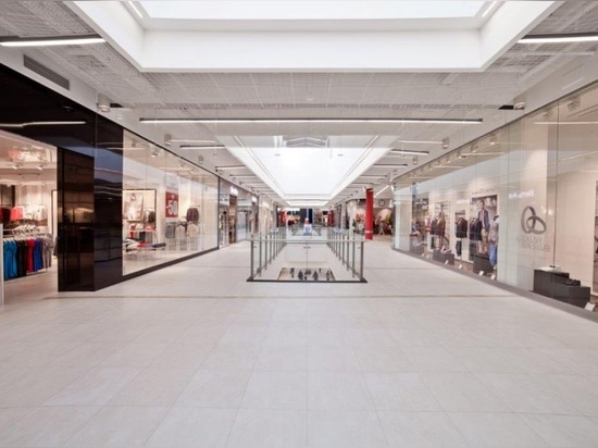 Metal ceiling / "Nowy Rynek" Shopping Center / Jelenia Góra