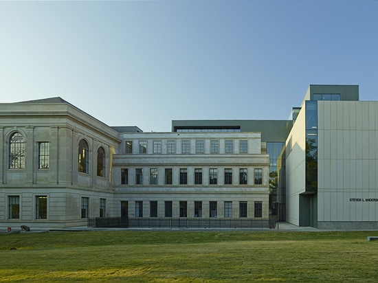 North elevation of Vol Walker Hall and addition ( Photo © : Timothy Hursley )