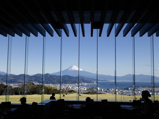 View from restaurant  ( Photo © : Norihisa Yamaga )