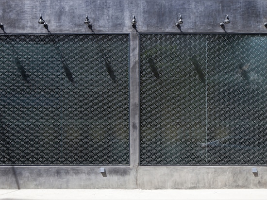 steel lattice with tempered and figured glass