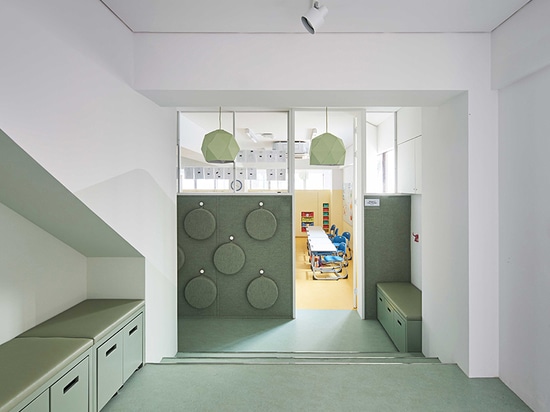 daniel valle architects remodels DSSI's classrooms in seoul