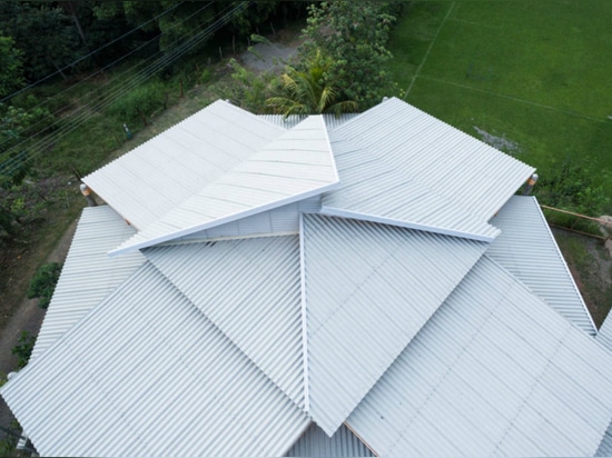 Architects use local materials to build beautiful Costa Rica community center