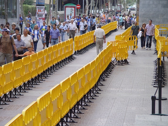 Plastic crowd control barriers