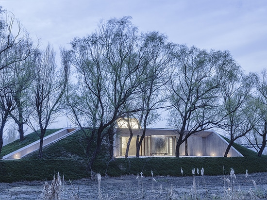 archstudio embeds buddhist shrine within the riparian landscape of hebei, china