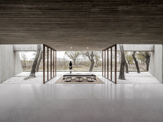 archstudio embeds buddhist shrine within the riparian landscape of hebei, china