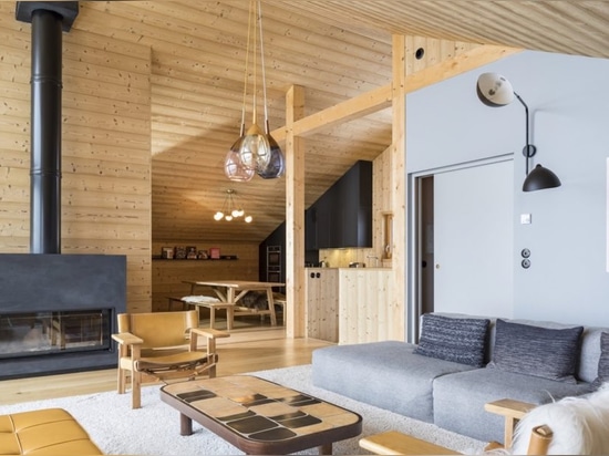 Handsome timber chalet shows off the beauty of modern minimalism