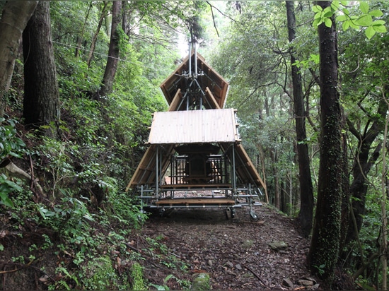 kikuma watanabe designs a movable wooden shinto shrine in the mountains of kochi