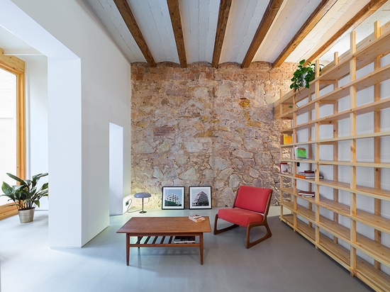 LoCa studio renovates home in barcelona, maximizing quality of space and comfort