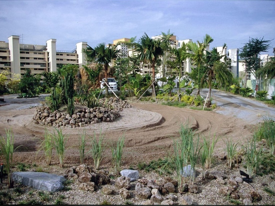 The sand track allows a smooth gliding.