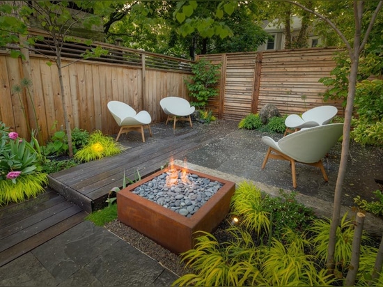 Bento 32 CorTen Fire Pit |  – Project by Earth Inc. | Photography by Jeff McNeill