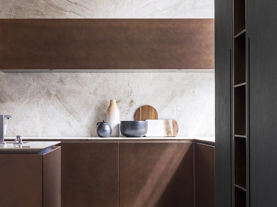 KITCHEN WITH ISLAND WITH COPPER, WOOD AND STONE