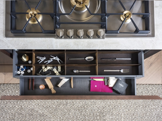 KITCHEN WITH ISLAND WITH COPPER, WOOD AND STONE