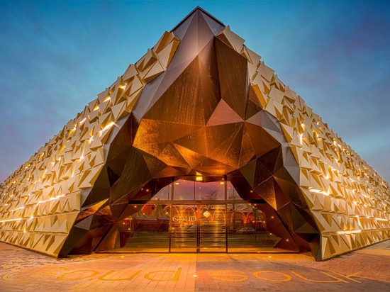 A New A Cave-Like Building For Dutch Gold Dealers