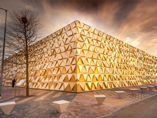 A New A Cave-Like Building For Dutch Gold Dealers