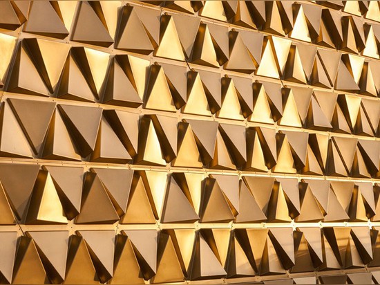 A New A Cave-Like Building For Dutch Gold Dealers