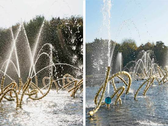 Although seemingly abstract, the fountains' three arrangements can in fact be traced back to 17th-century ballet notations. Shown here is 'The Rigadoun of Peace' (left) and 'The Entrance of Apollo'...