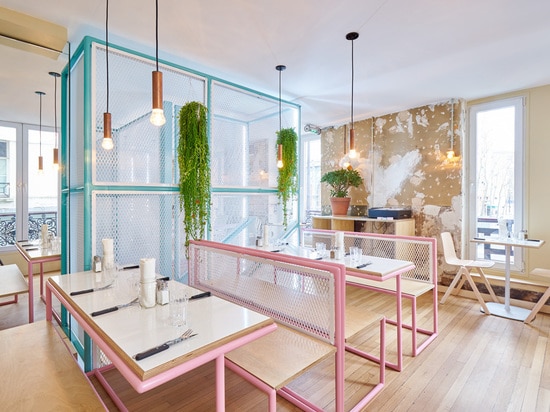 PNY, a burger resto in Le Marais reminiscent of ’80s Miami.