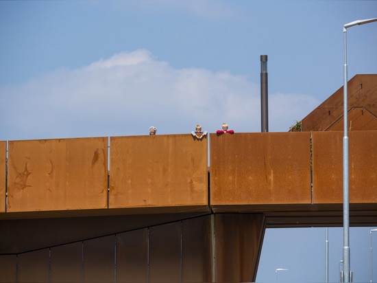 Solar-powered Paleisbrug pedestrian and cycle bridge doubles as a raised park in The Netherlands