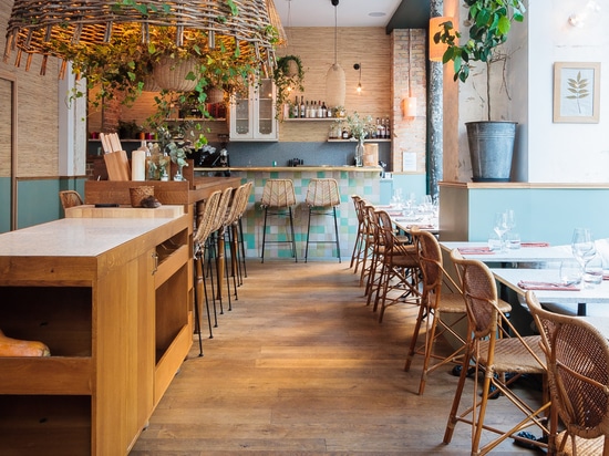 "Makio" Parquet in the restaurant "LES RESISTANTS"