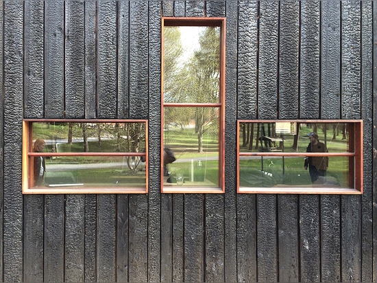 Low-cost, rolling Friggatto House transforms into two separate buildings