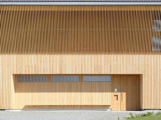 Vineyard Schmidt's striking tasting room is wrapped in a vertical wooden lattice