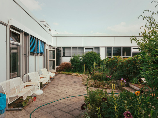 4 / 39  The “Silver Bucket” continued many features of the first phase, like the courtyards, the inner streets and roof terraces. (Photo: Lena Giovanazzi, 2015)