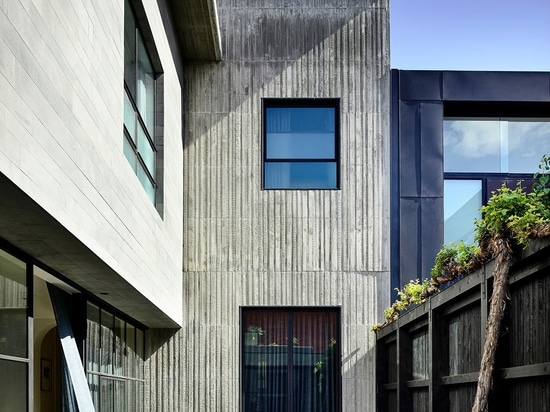 A Period House in Melbourne Embraces a Modernist Extension