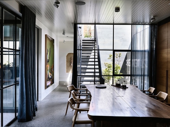 A Period House in Melbourne Embraces a Modernist Extension