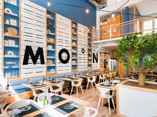 MOON BAR & RESTAURANT