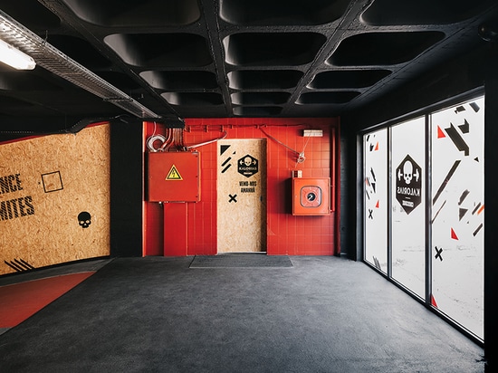 estúdio AMATAM transforms car workshop into CROSSBOX center