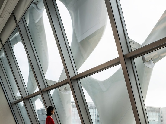 Morphosis weaves textile research facility facade from reinforced fibre