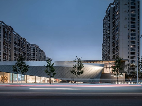 wenzhou culture club by lacime architects highlights the linear dynamics of the neighboring park