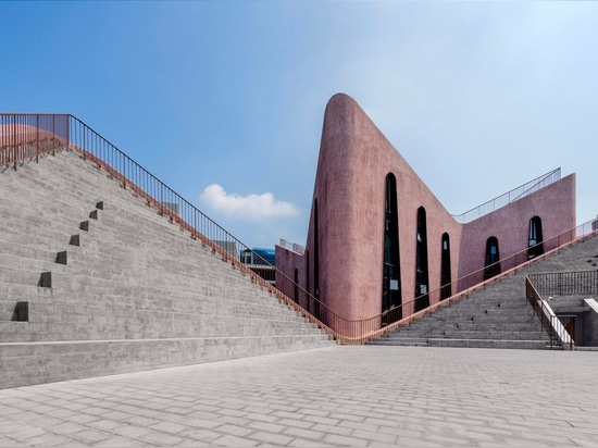 Inuce completes pink pebbledash church hall in Fuzhou