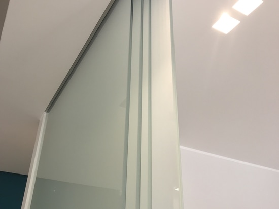 All glass sliding door: a flexible solution