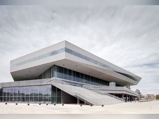 the 30,000 sqm building is part of the urban mediaspace project to transform the harbor front of aarhus