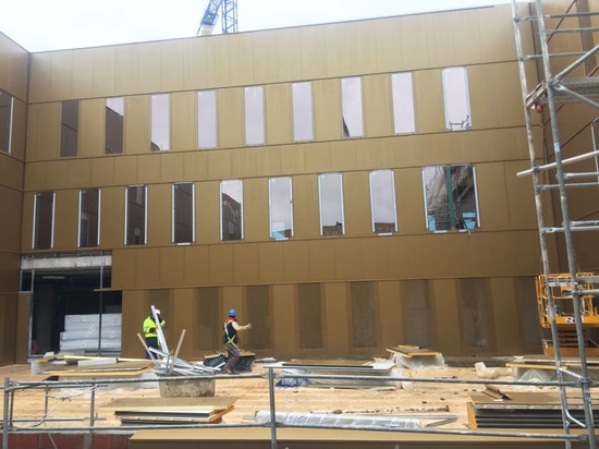 HIANSA PANEL PARTICIPATES IN THE FACADES OF THE NEW QUIRÓN HOSPITAL IN CÓRDOBA (SPAIN)