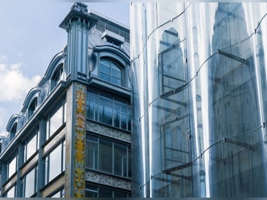 The glass facade marks one of the entrances