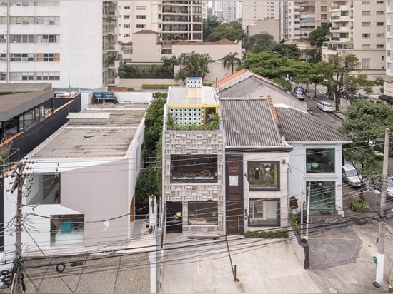 debaixo do bloco completes são paulo art gallery with façade of precast concrete blocks