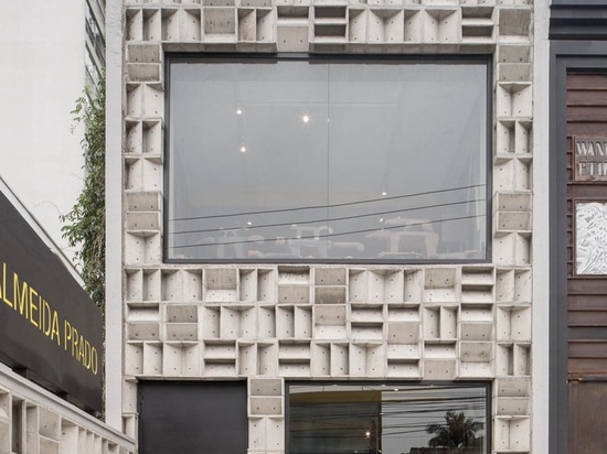 debaixo do bloco completes são paulo art gallery with façade of precast concrete blocks