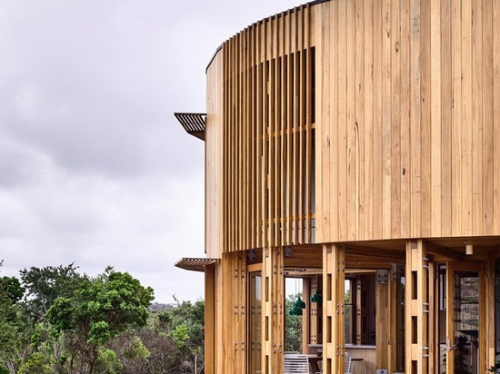 austin maynard's circular beach house is secluded among the coastal dunes of australia