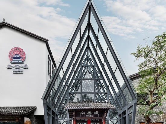 pleasanthouse inserts two glass volumes into nanxianglou art hotel in shenzhen